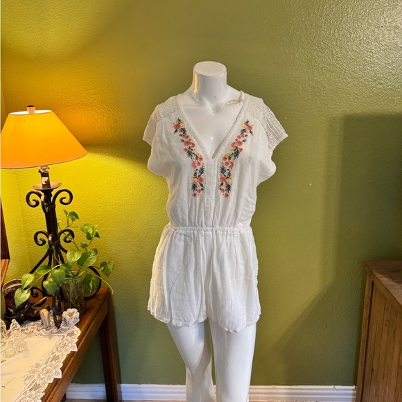 Abercrombie & Fitch White Floral Embroidered Romper - Picture 6 of 11